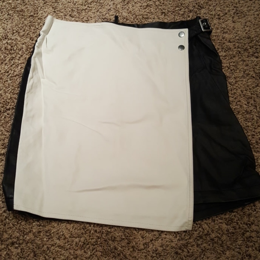 Black/white leather like skirt